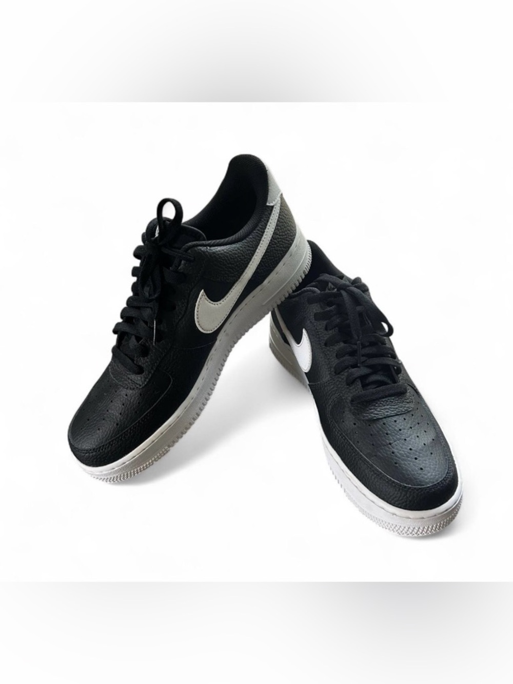 Nike Air Force 1’s Men's Low-Top Sneakers in Black and White